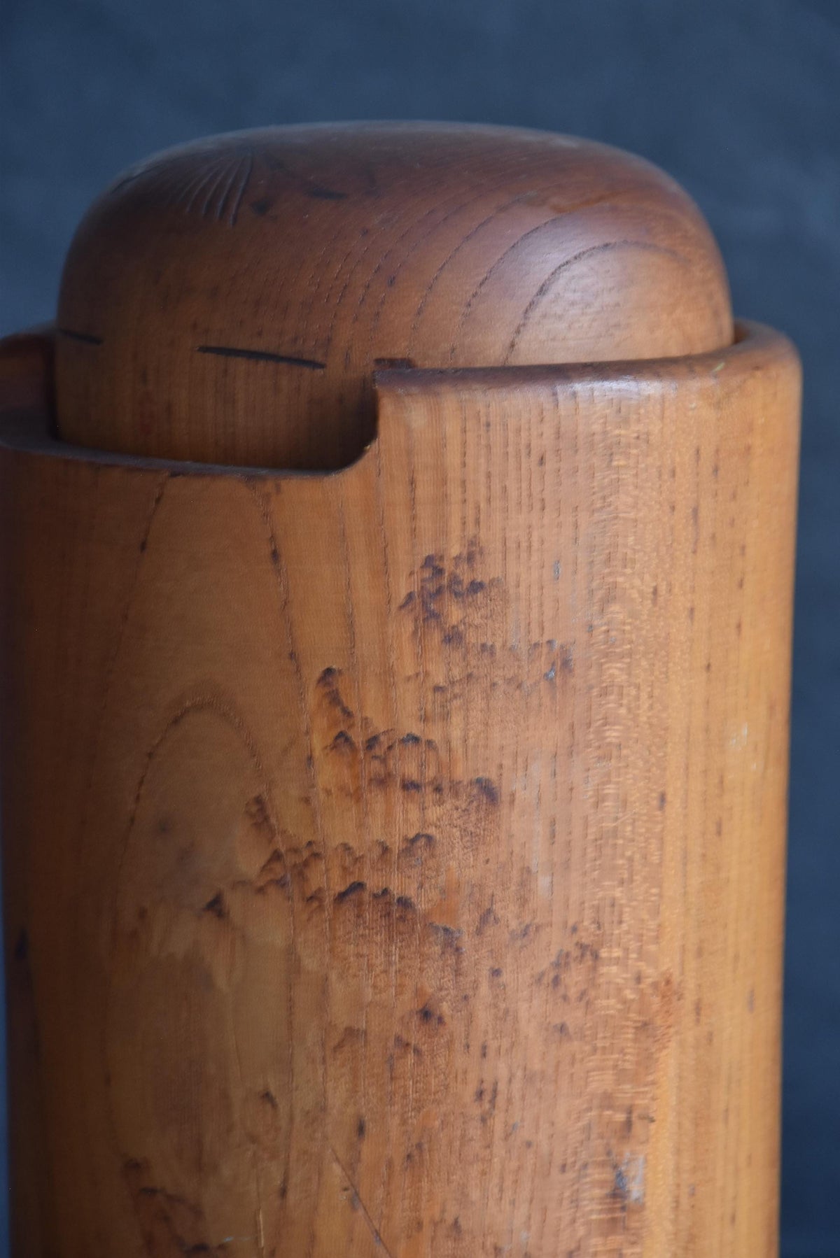 Miyajima Muhitsu kokeshi doll head and shoulder close up