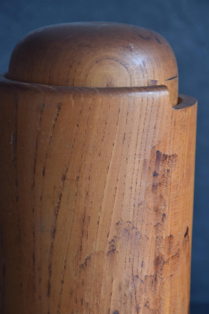 Miyajima Muhitsu kokeshi doll upper section and head closeup