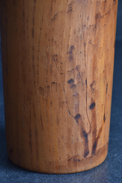 Miyajima Muhitsu kokeshi doll lower body pyrography detail