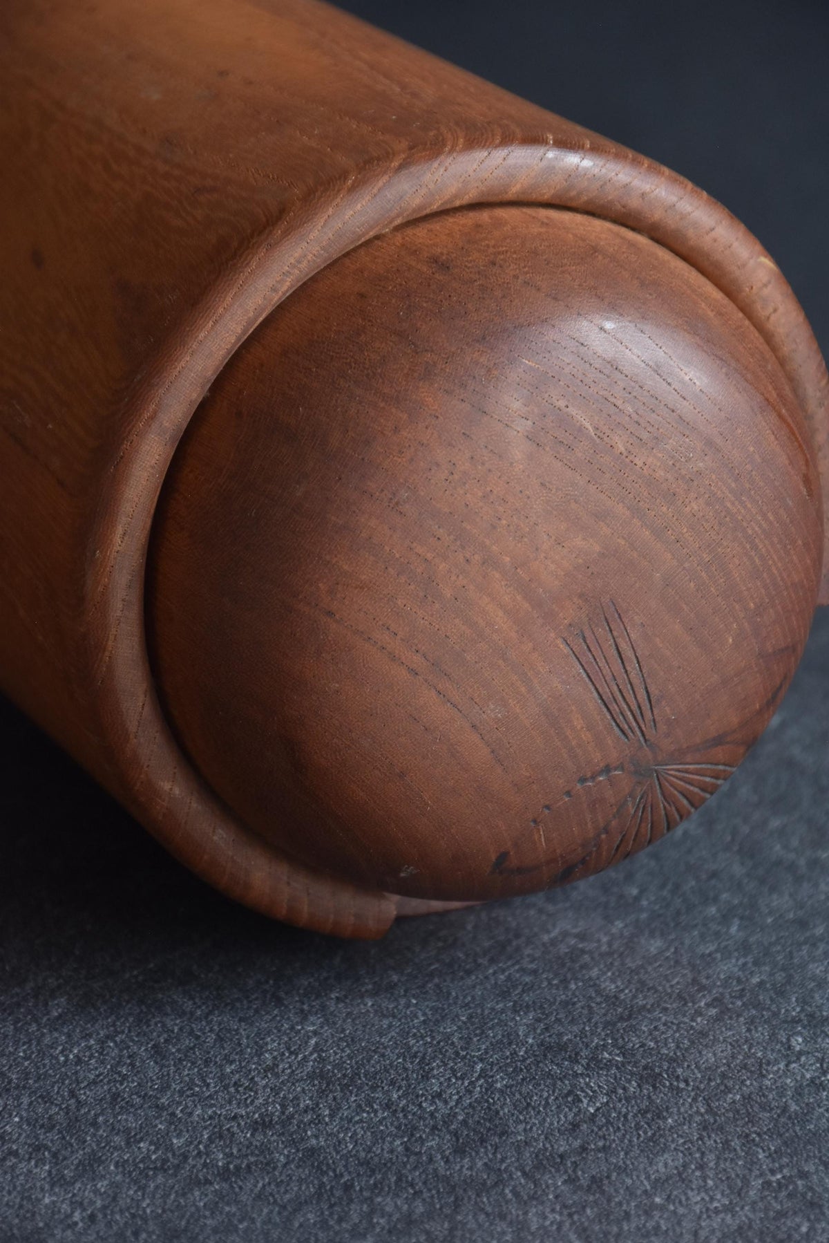 Miyajima Muhitsu Sosaku Kokeshi Komorebi Wood Doll showing carved top detail
