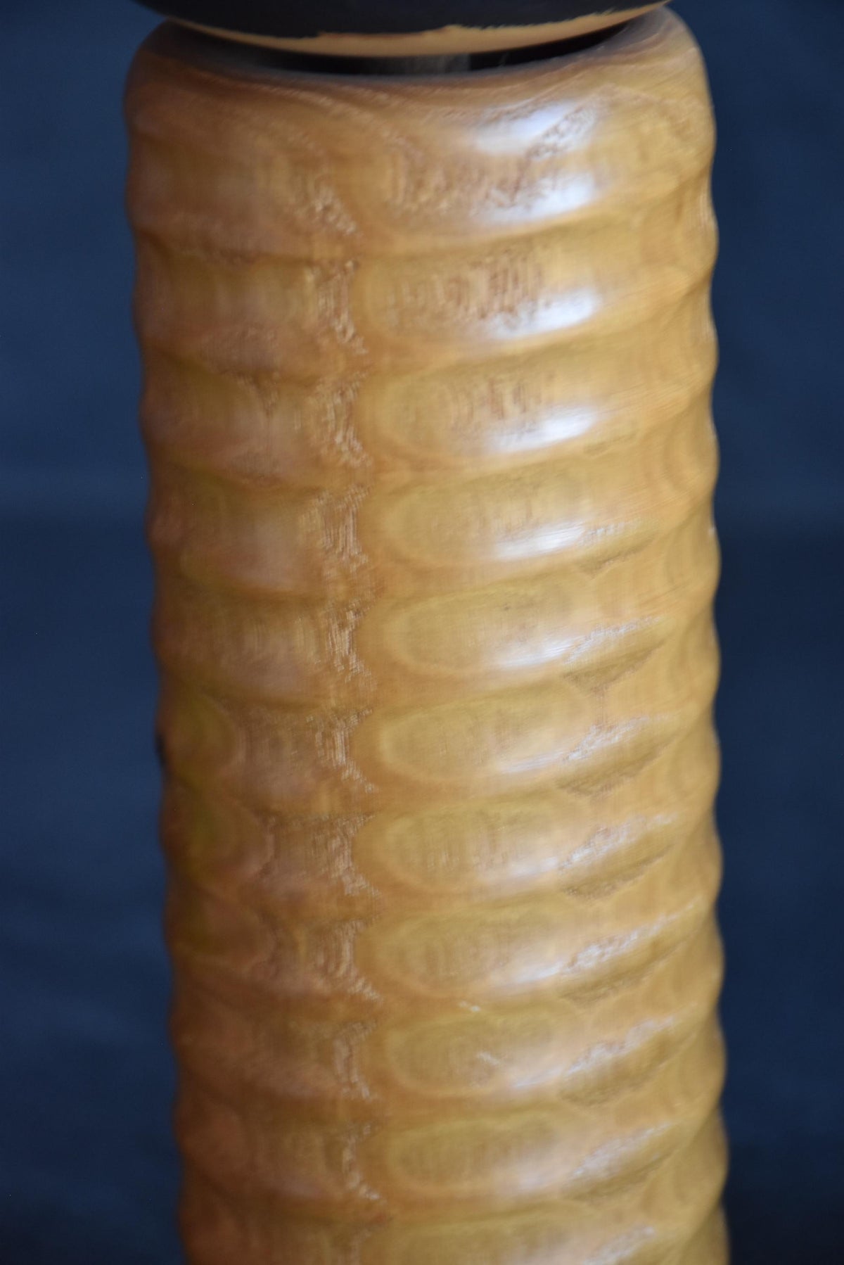 Usaburo sosaku kokeshi body texture showing scalloped wooden surface