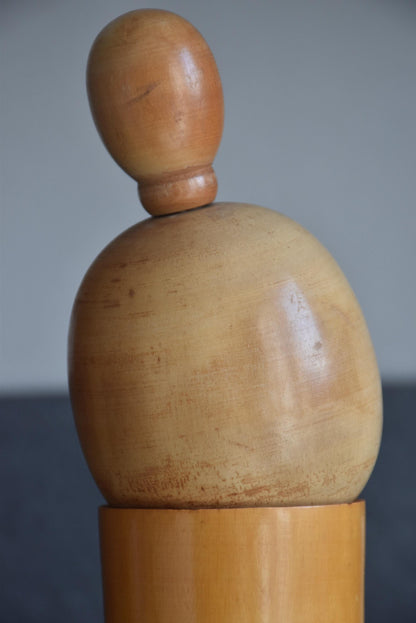 Sato Suigai Kiku No Omoi kokeshi doll head and high bun viewed from above