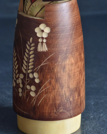 Sato Suigai Sosaku kokeshi doll Shijo close up of carved floral cord tassels