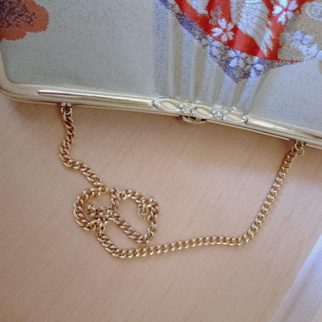 Phoenix And Cherry Blossom Brocade Clutch Red Gold detail showing the rhinestone-embellished clasp and gold curb chain strap