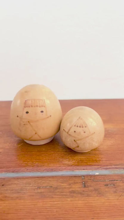 Yukuguni Kokeshi Pair by Issetsu Kuribayashi